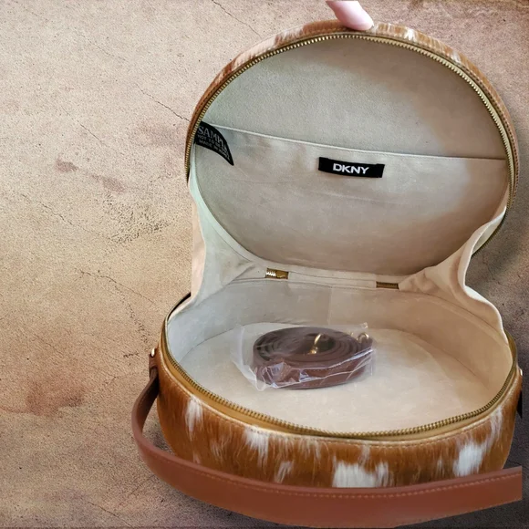 DKNY KOREA SAMPLE Brown & White Plush Hide Texture Canteen Crossbody One Off Bag - Picture 14 of 17